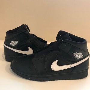 Jordan 1 Mid Black/White (2018)